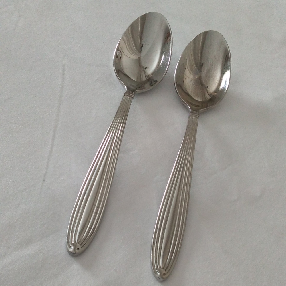 Reed And Barton Jubilee Glossy Stainless 2 soup spoons